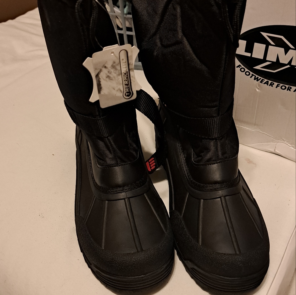 Brand new snow boots